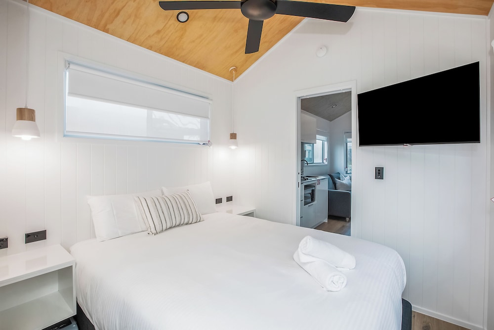 Tiny Home, Queen Bed