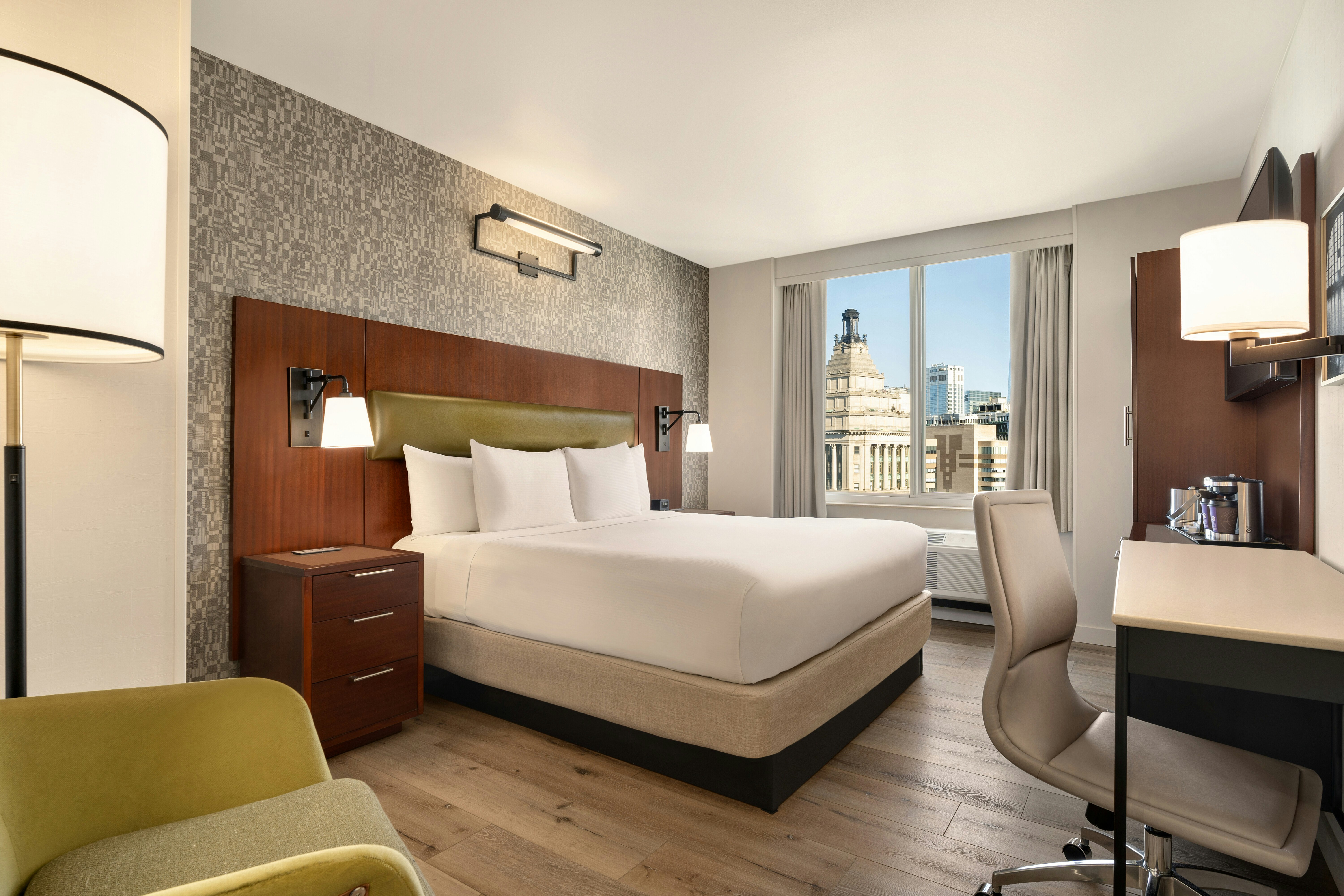 ROOM, KING BED, CITY VIEW