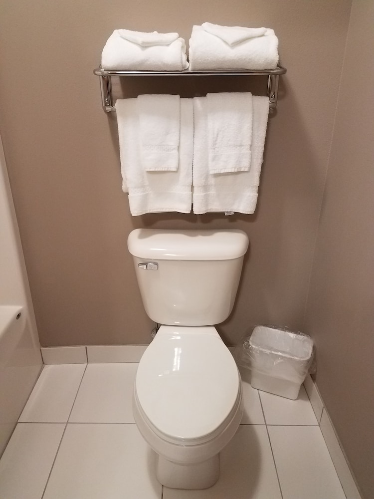 Okoboji Inn And Suites 17/52