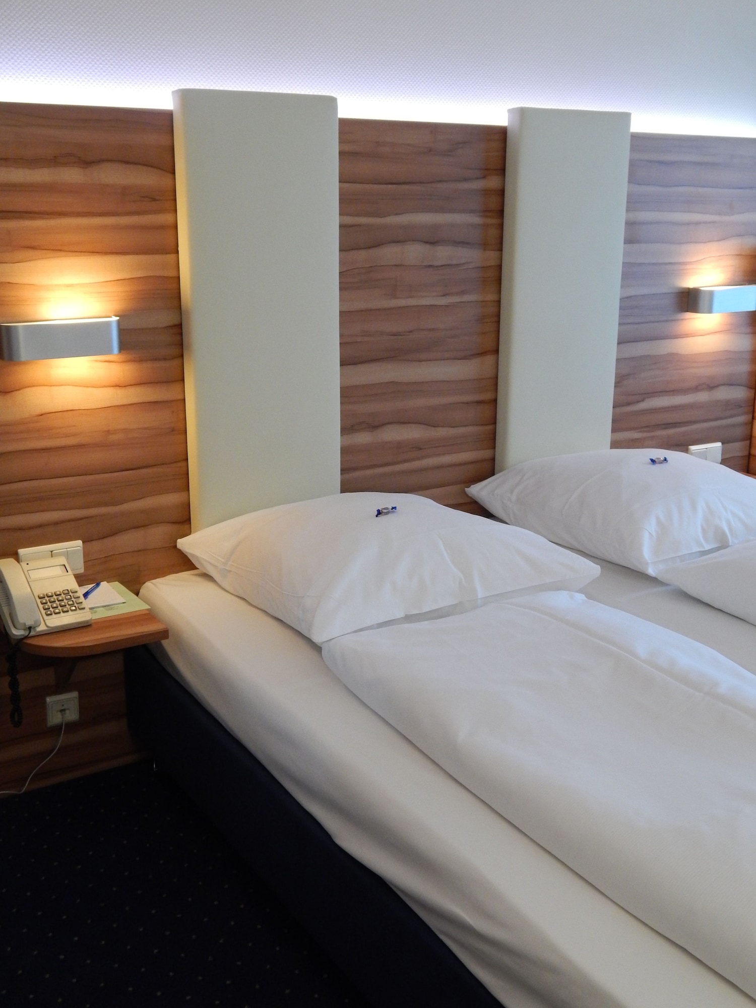 ROOM, DOUBLE BED