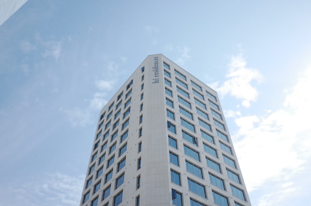 Hi Residences 2/30