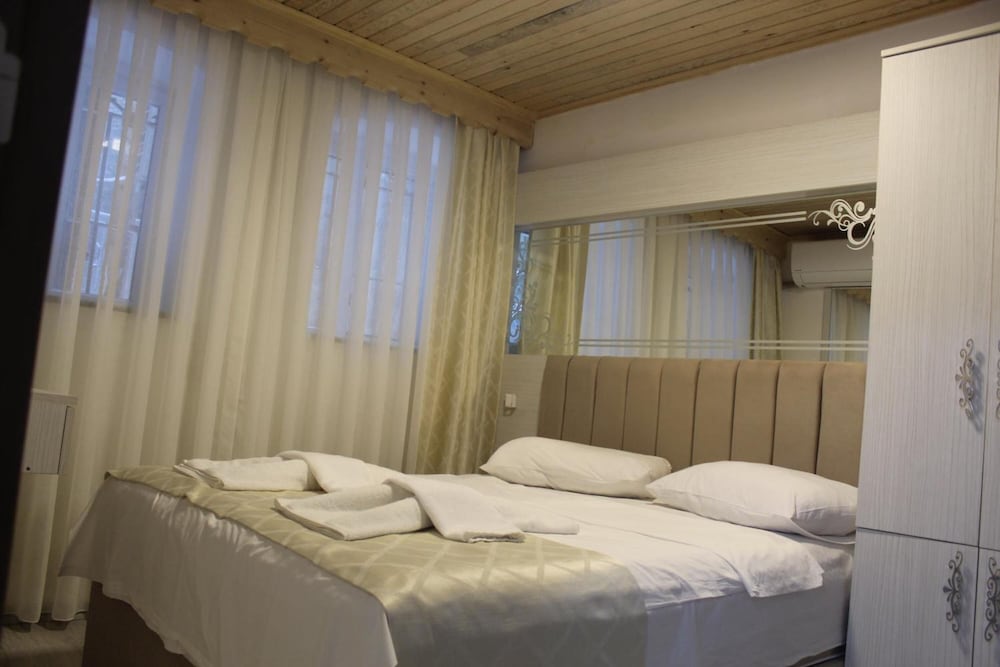 Miklagord Hotel 12/34