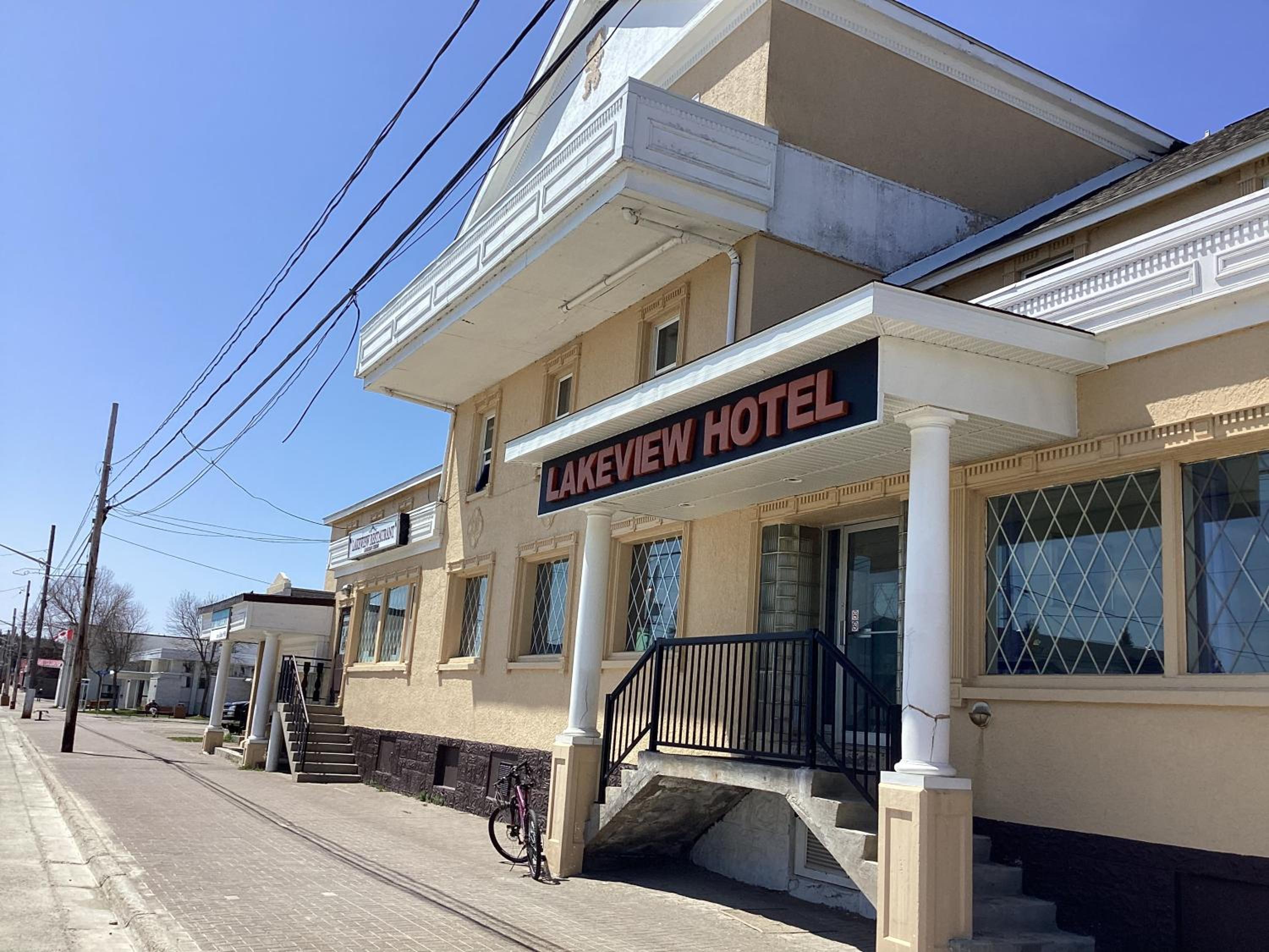 Lakeview Hotel 31/33
