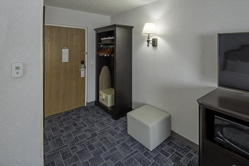 The Holland Hotel 48/49