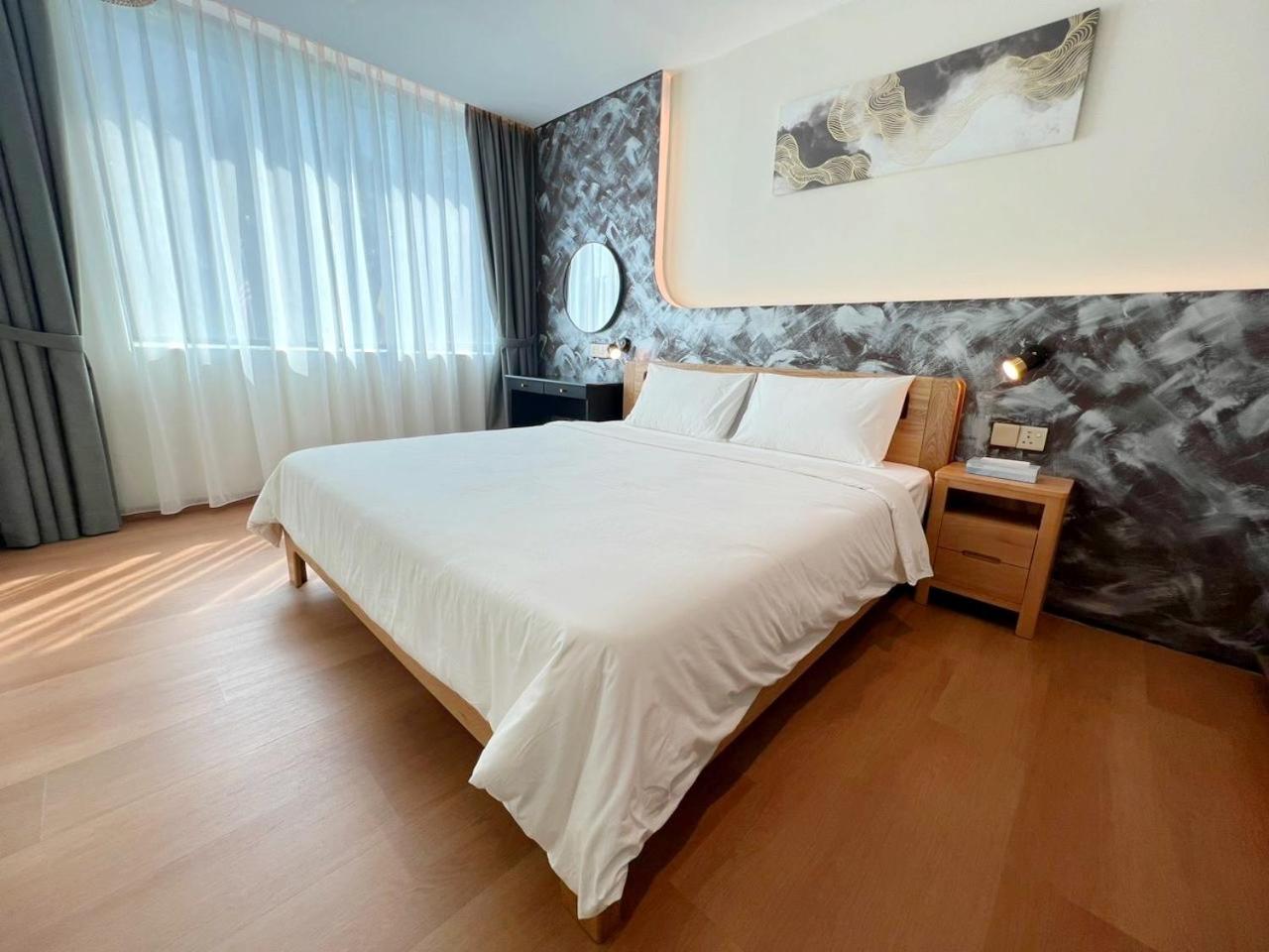 The Borneo Hotel 12/24