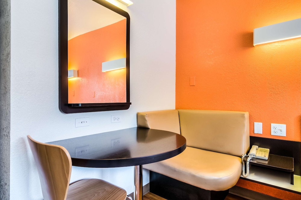 Motel6 Arlington Heights, IL - Chicago North Central 29/42