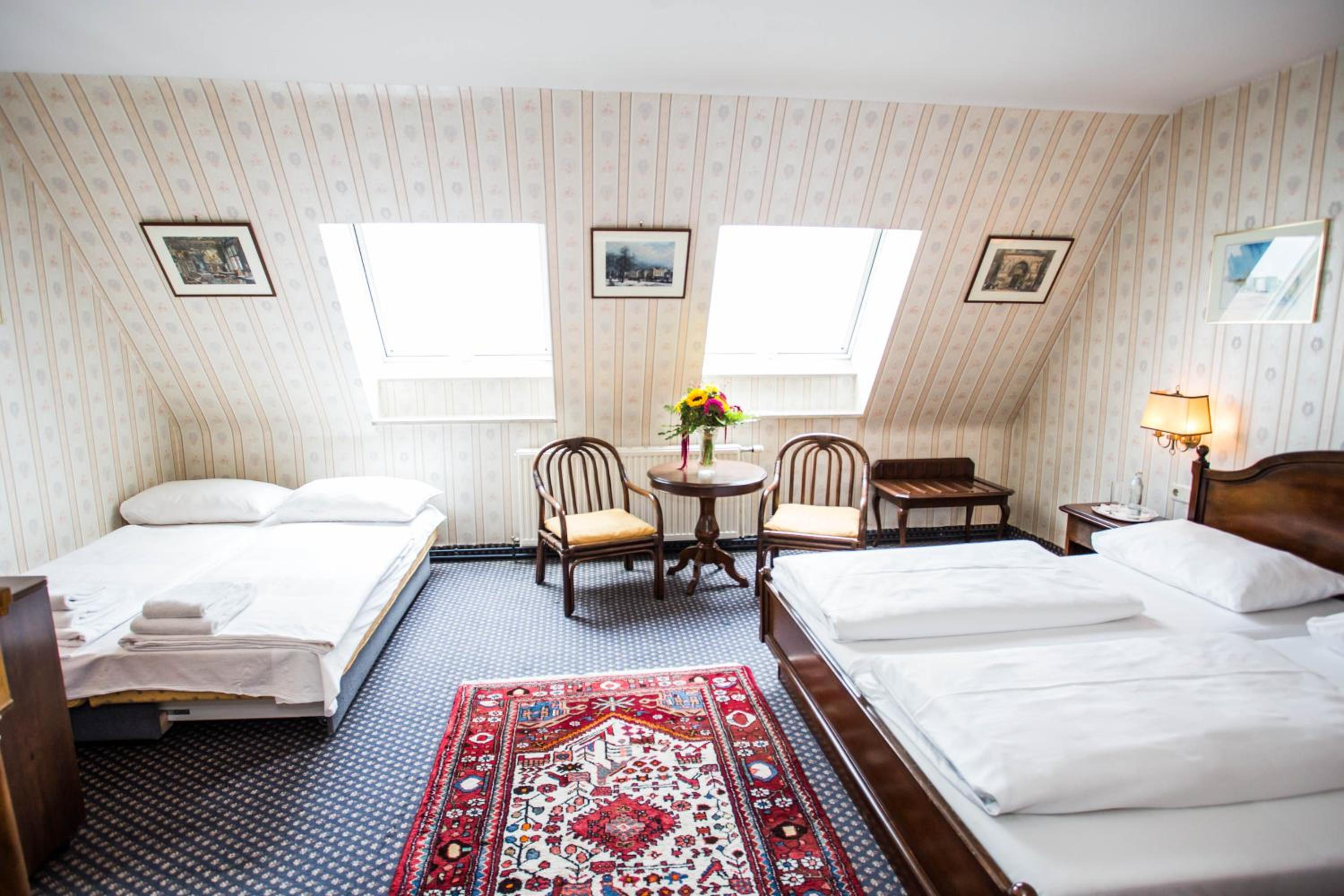 Room, Quintuple, 1 Double and 1 Single Bed, Sofa