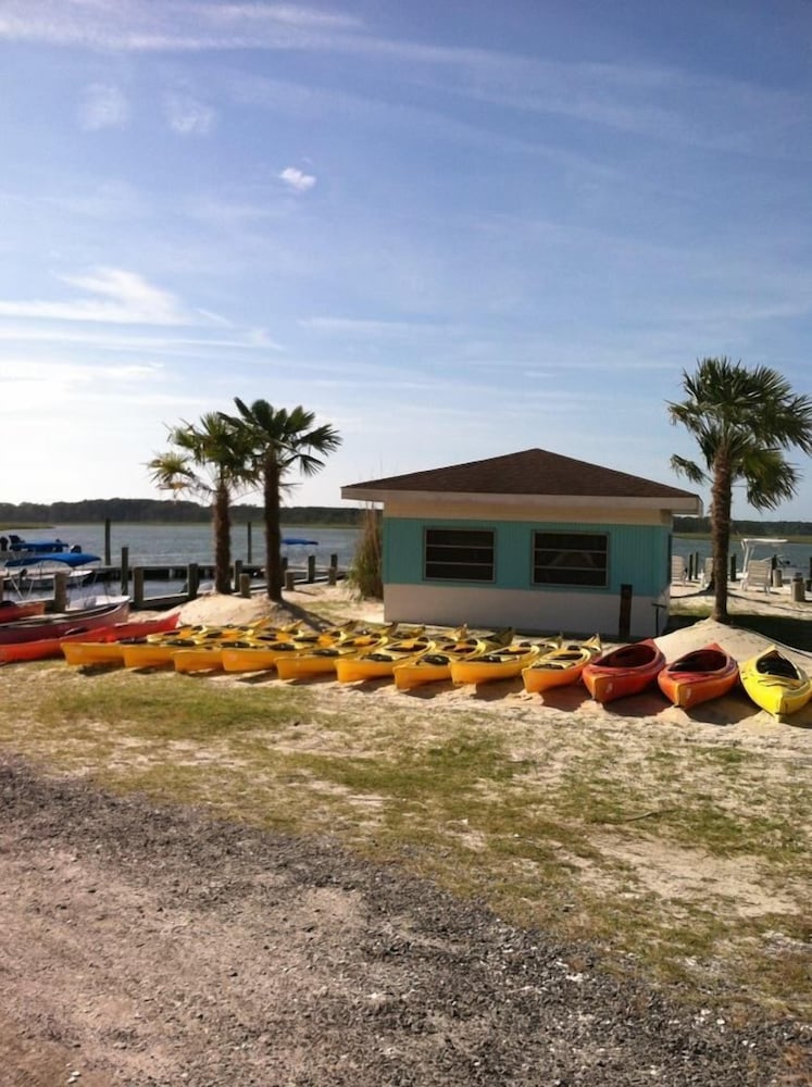 Snug Harbor Marina and Hotel 30/32
