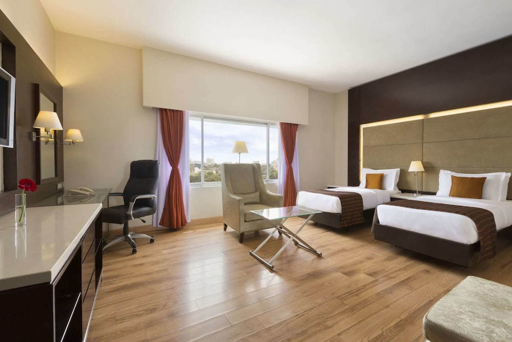 DELUXE, TWIN BEDS
