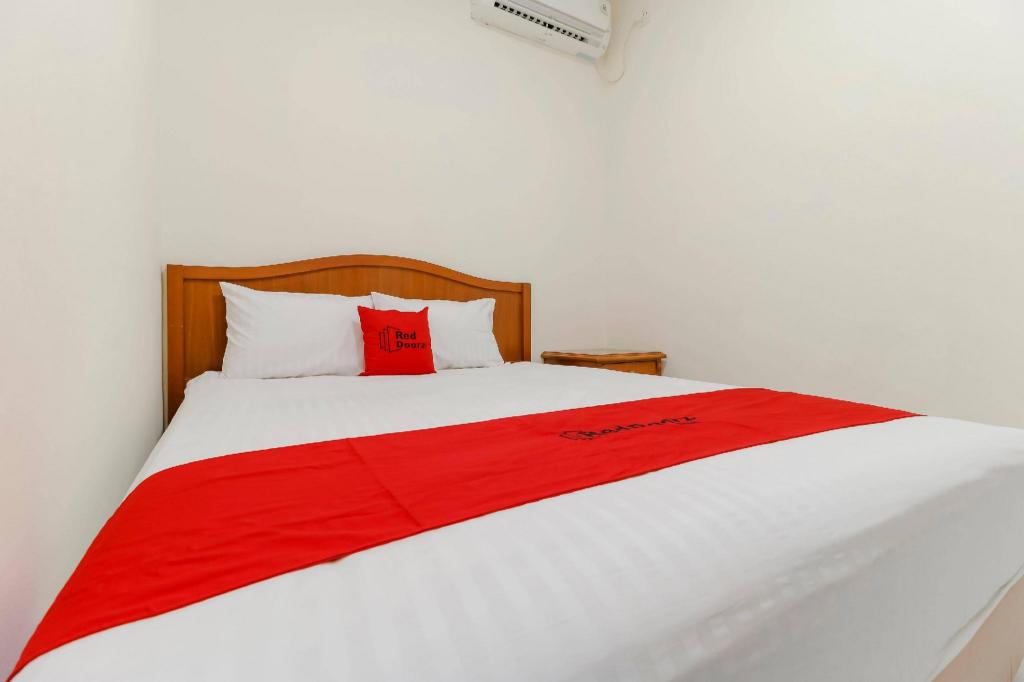 Reddoorz Plus Near Ciputra World Kuningan 2 12/50
