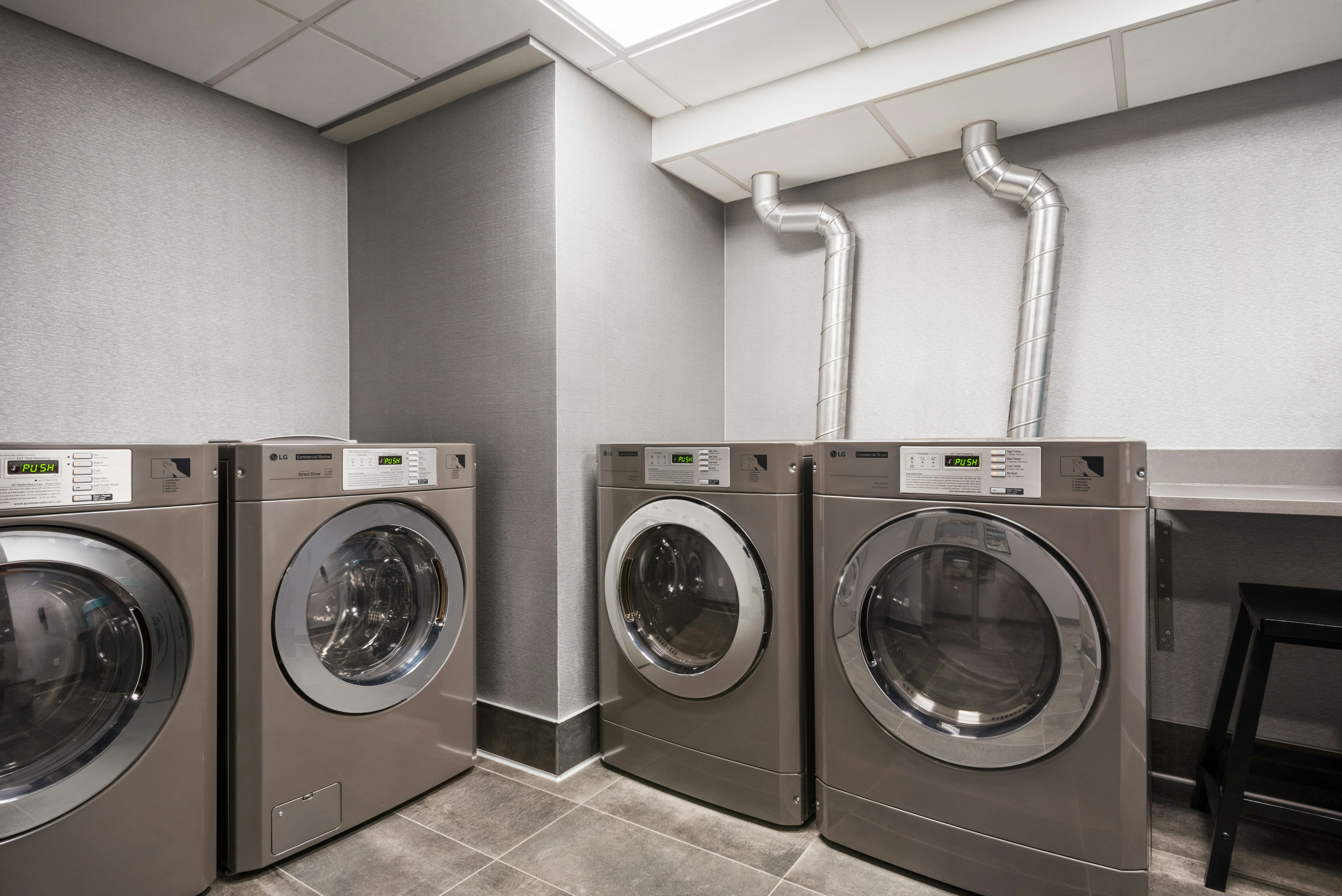 Homewood Suites By Hilton Milwaukee-Downtown 23/25