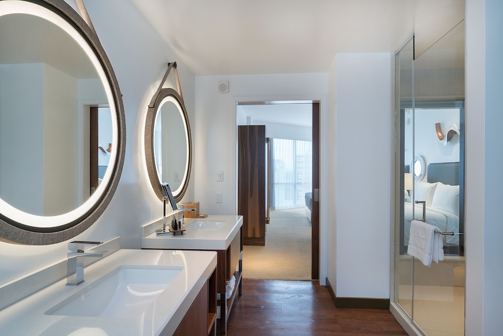 HYATT CENTRIC WAIKIKI BEACH 66/69