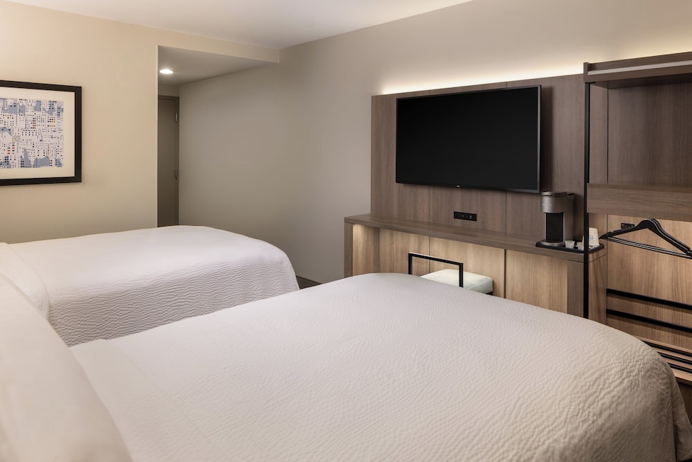 Standard, 2 Double Beds, Holiday Inn Express - New York City Chelsea 6/10
