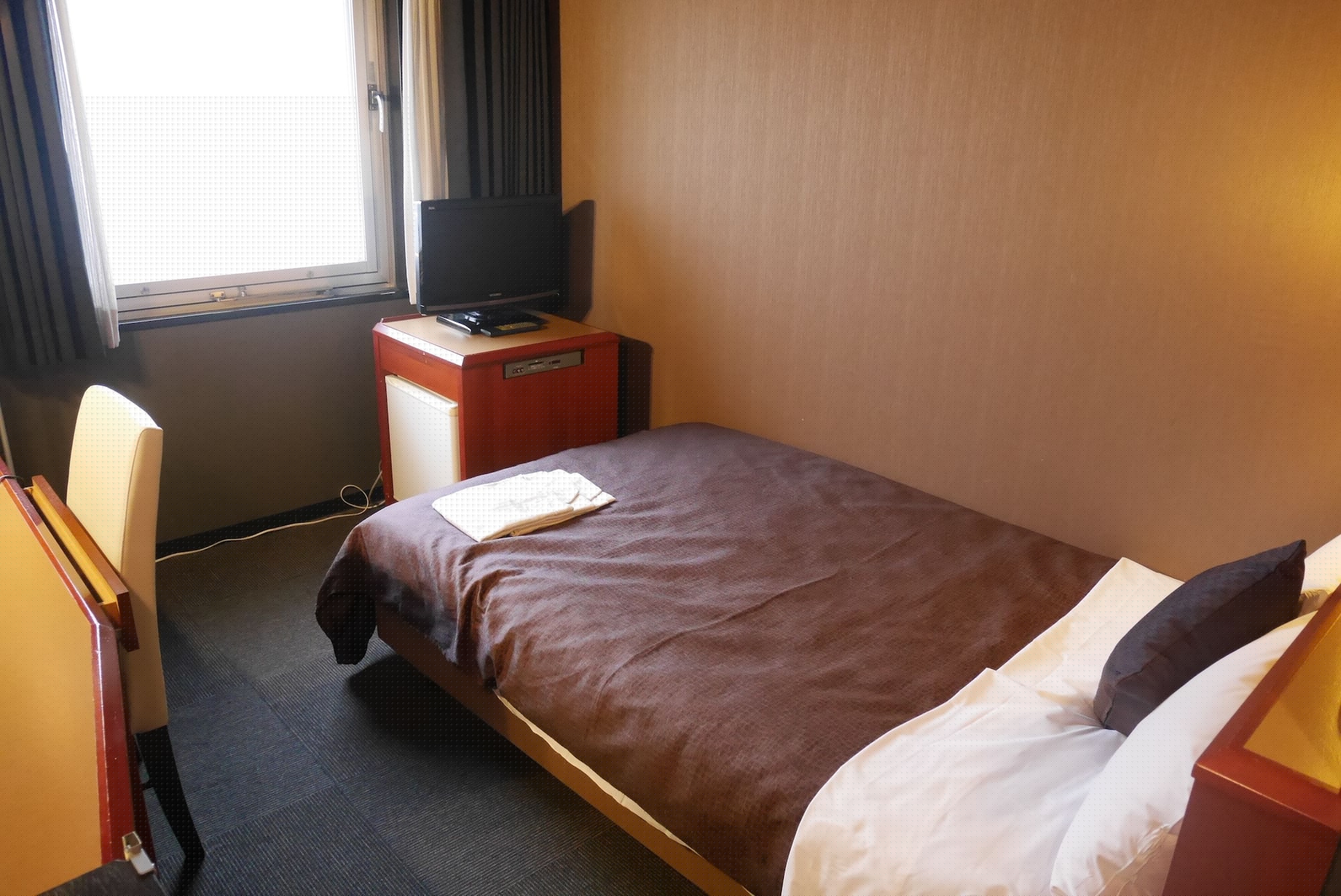 ROOM, SINGLE, SMOKING