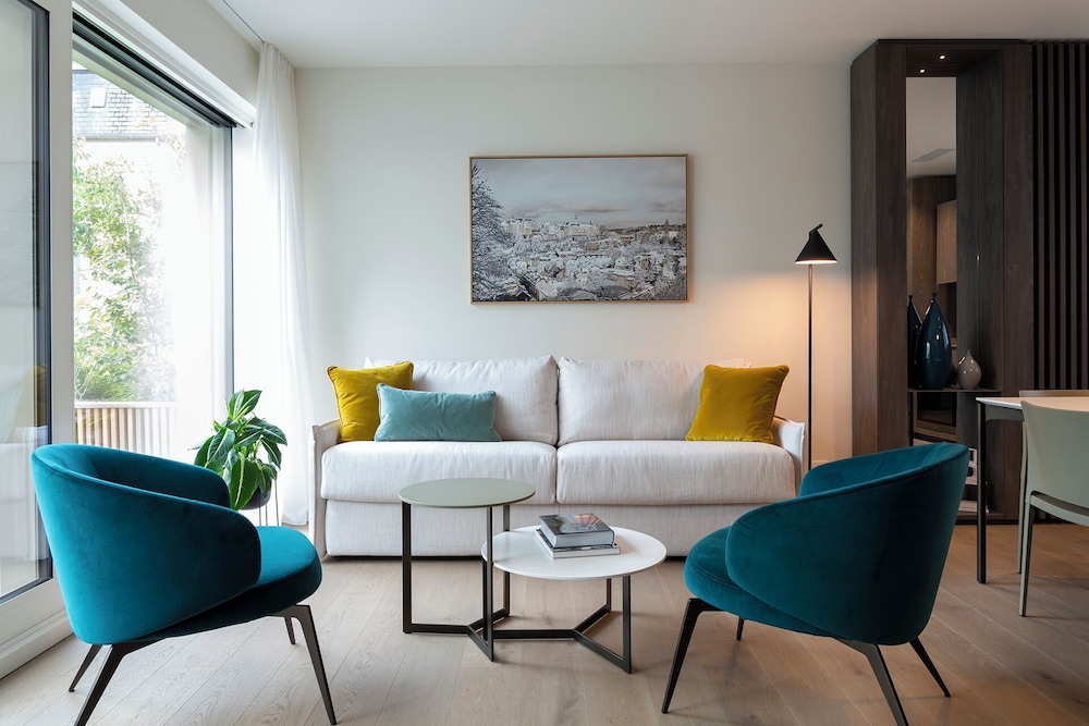 Central City Luxury Residence 25/50