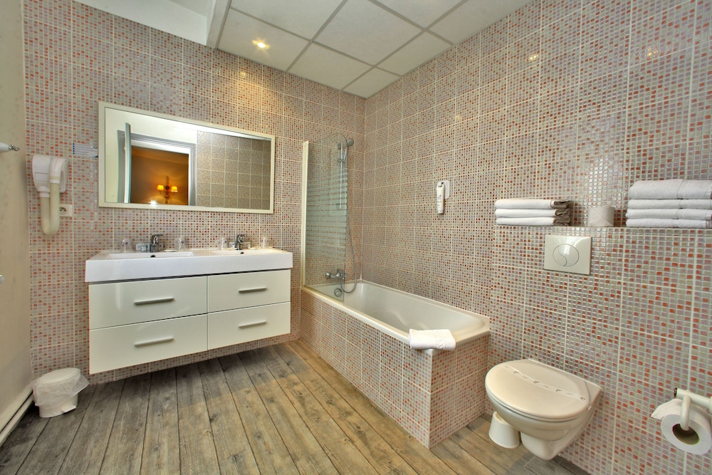 Hotel the Originals de Bordeaux Bergerac 29/68