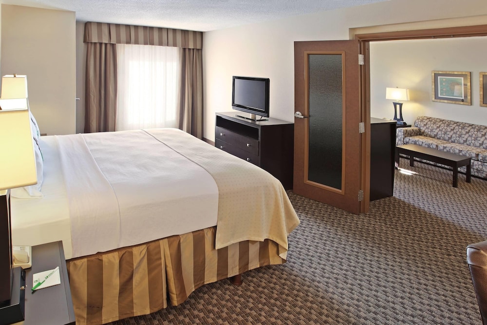 Suite, King Bed, Parlor