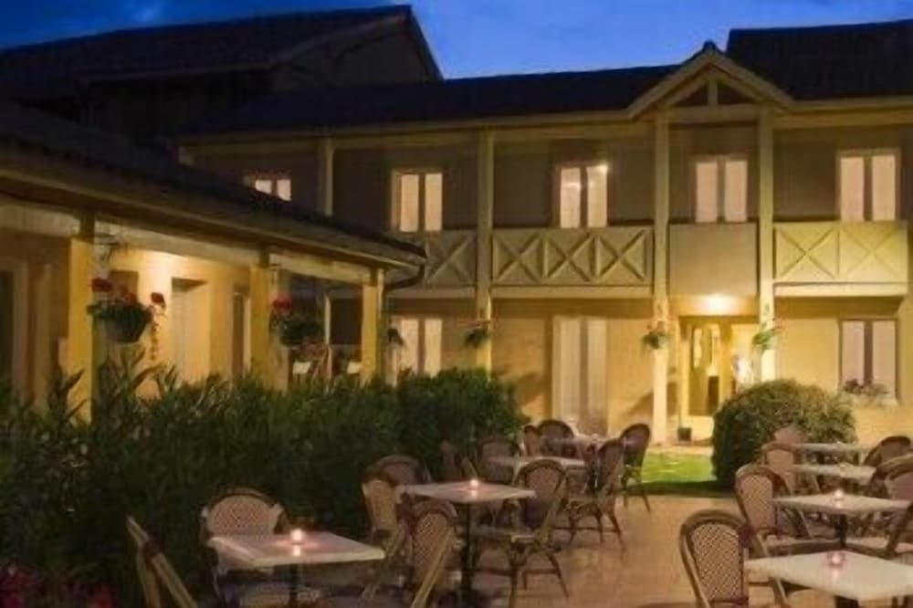 LOGIS HOTEL LES COMTES DE PARDIAC 30/34