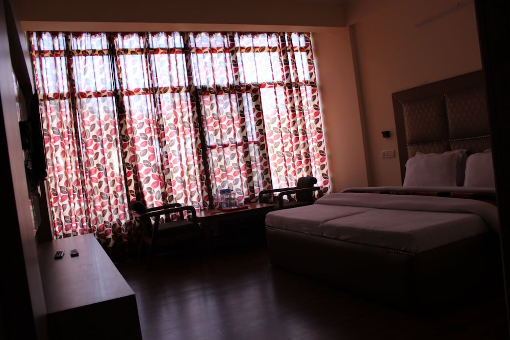 HOTEL PRESIDENT 21/49