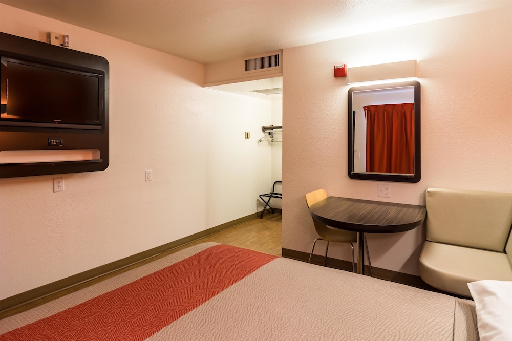 Motel6 Oroville, CA 32/48