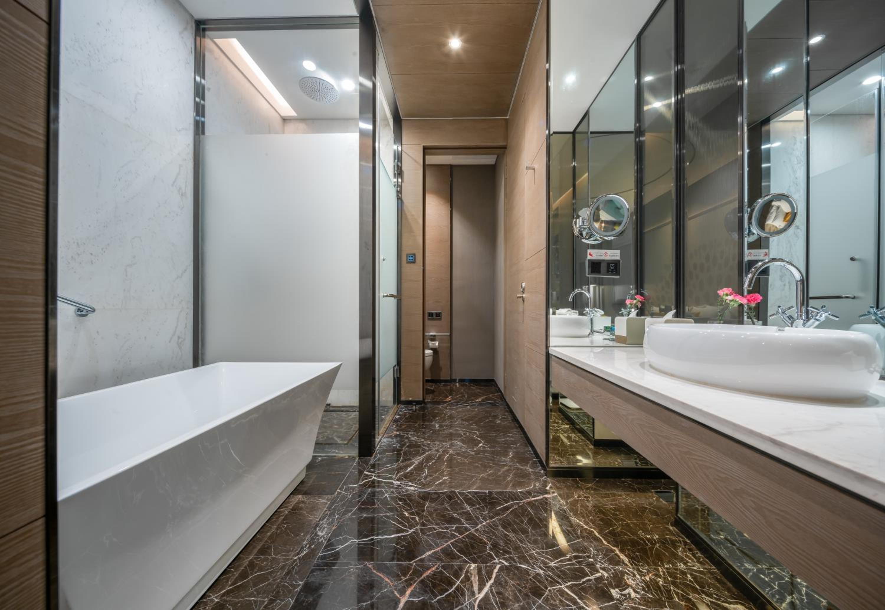 Glam, Suite