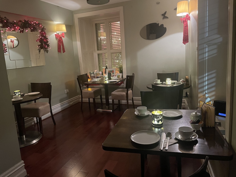 7 Cross Street Boutique Townhouse 26/31