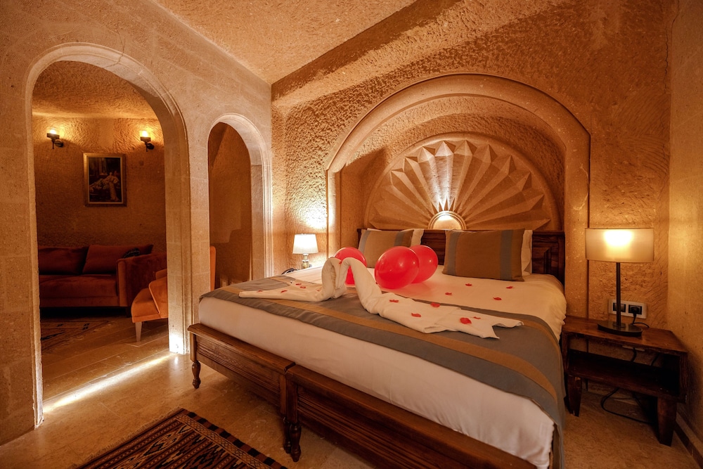 Misty Cave Hotel 4/50