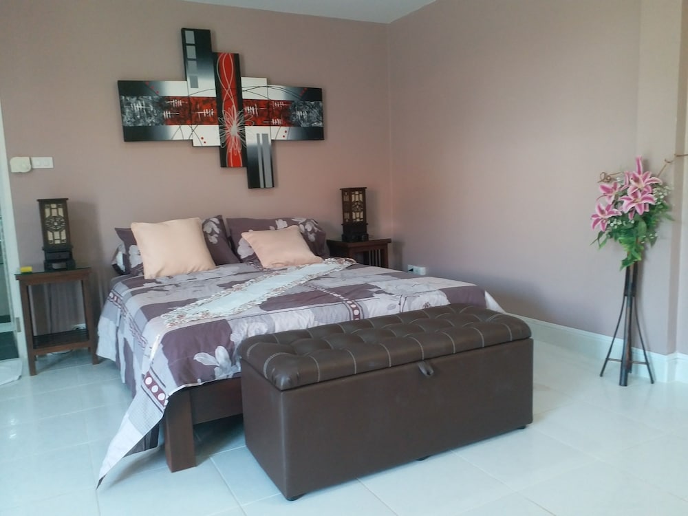 PREMIUM, STUDIO, SUITE, QUEEN BED, GARDEN VIEW