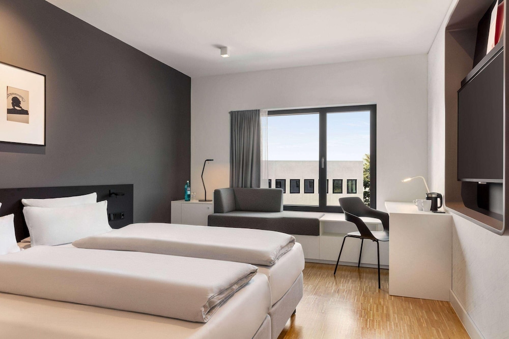 غرفة بسرير مزدوج