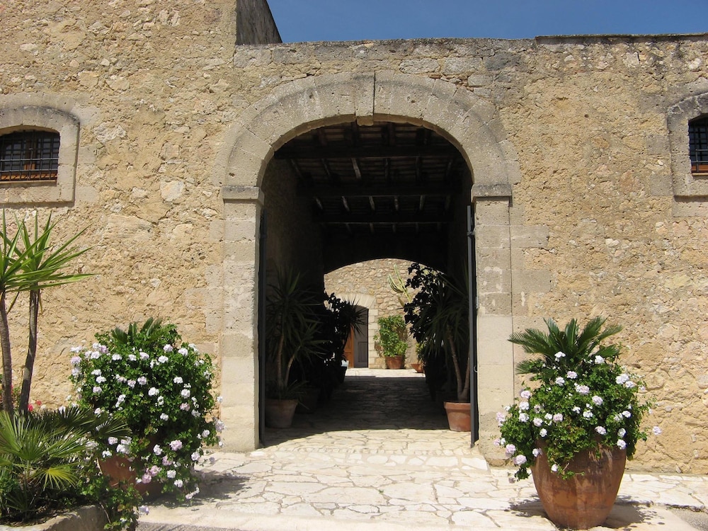 Hotel Baglio Santacroce 60/61