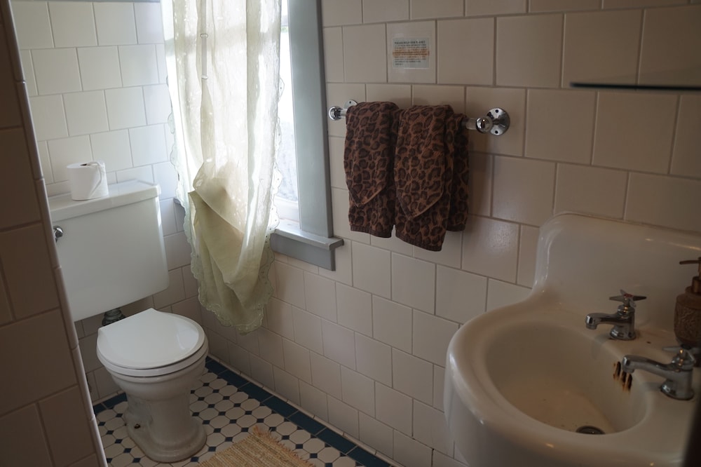 Manoa Valley Inn 52/60