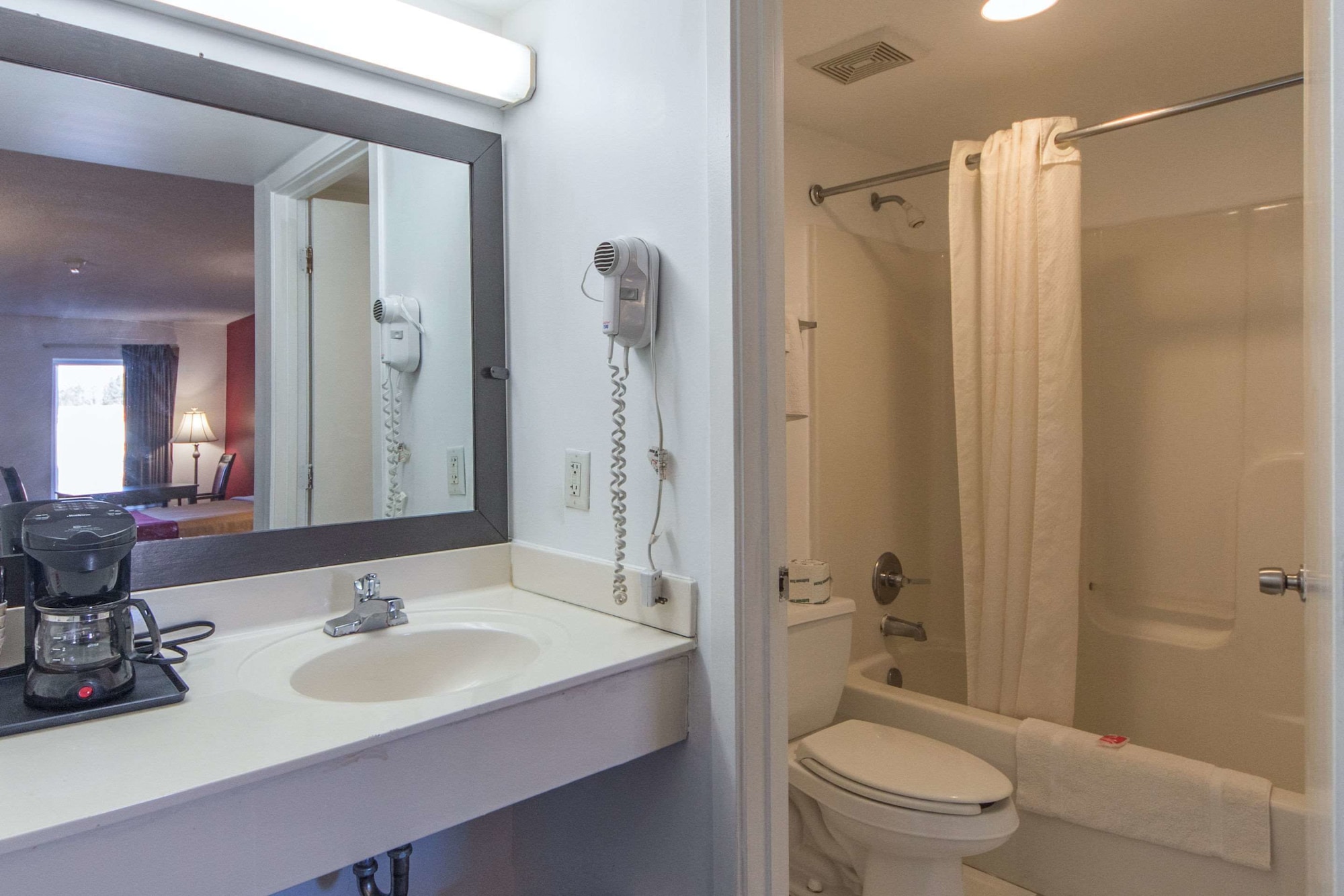 غرفة قياسية بسرير كينج للمدخنين، Econo Lodge Ruther Glen 9/10