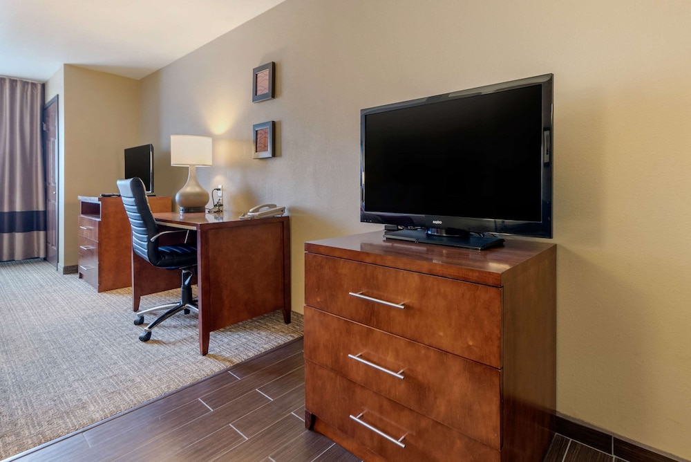 Comfort Inn Suites 60/75