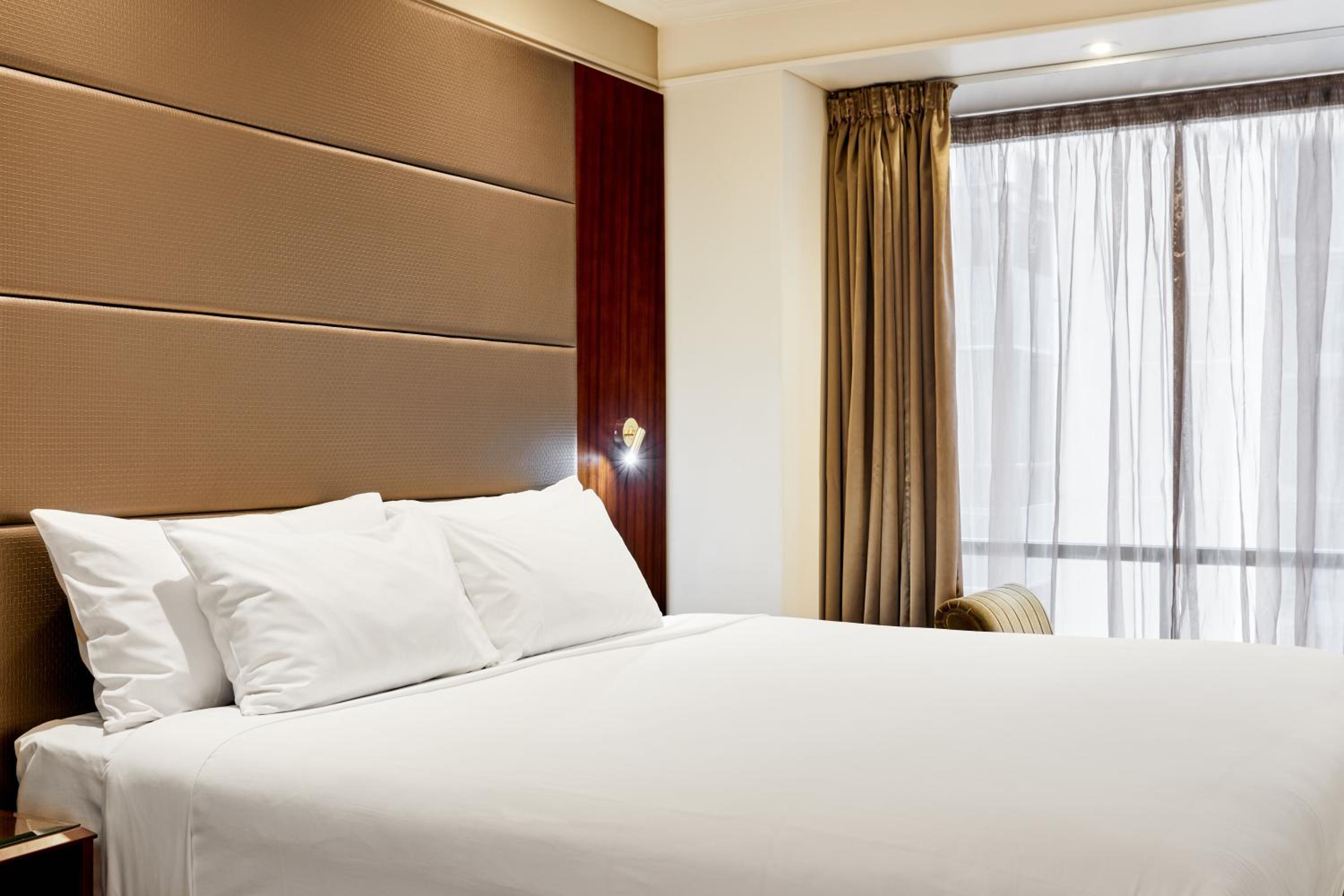 3 Bedrooms, Suite, 1 Double and 2 Queen Beds