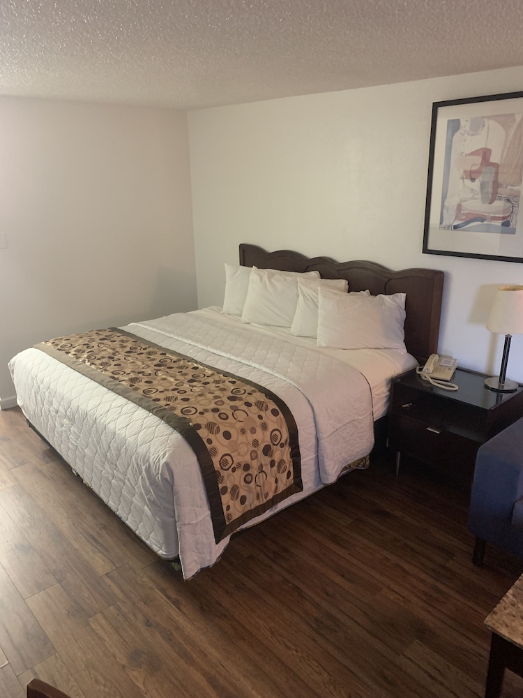 Smokey Point Motor Inn 8/69