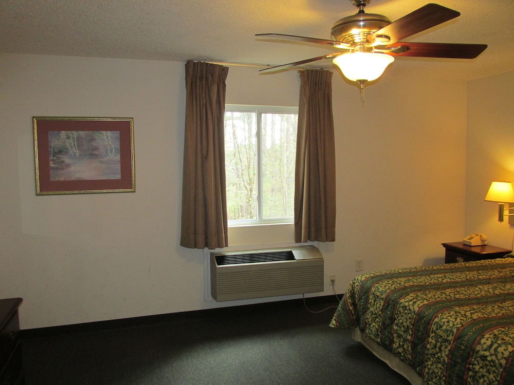 High Falls Hide-A-Way Lodging 15/49