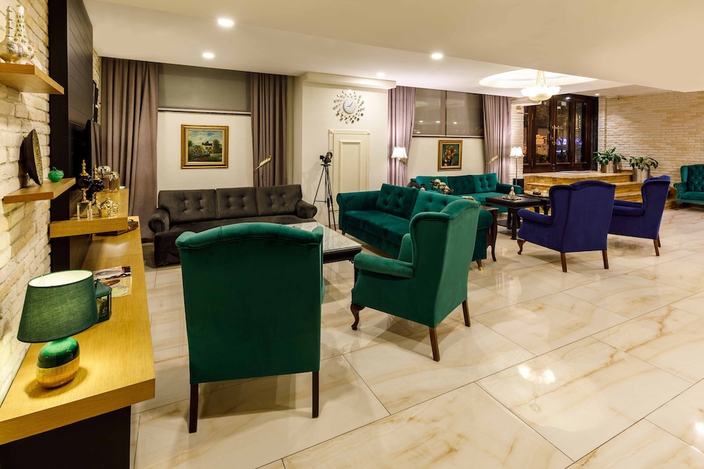 Golden Crown Hotel 39/66