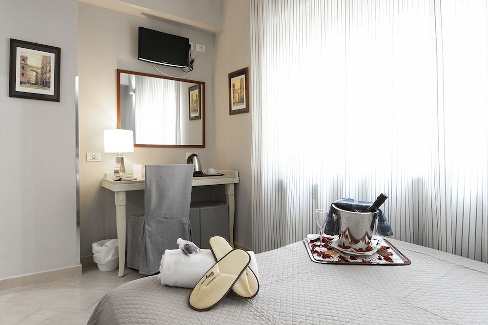 ROOM, SINGLE, DOUBLE BED