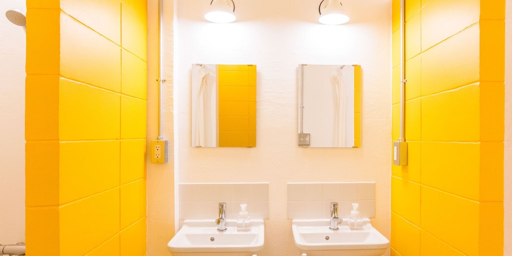 Seawall Hostel 36/37