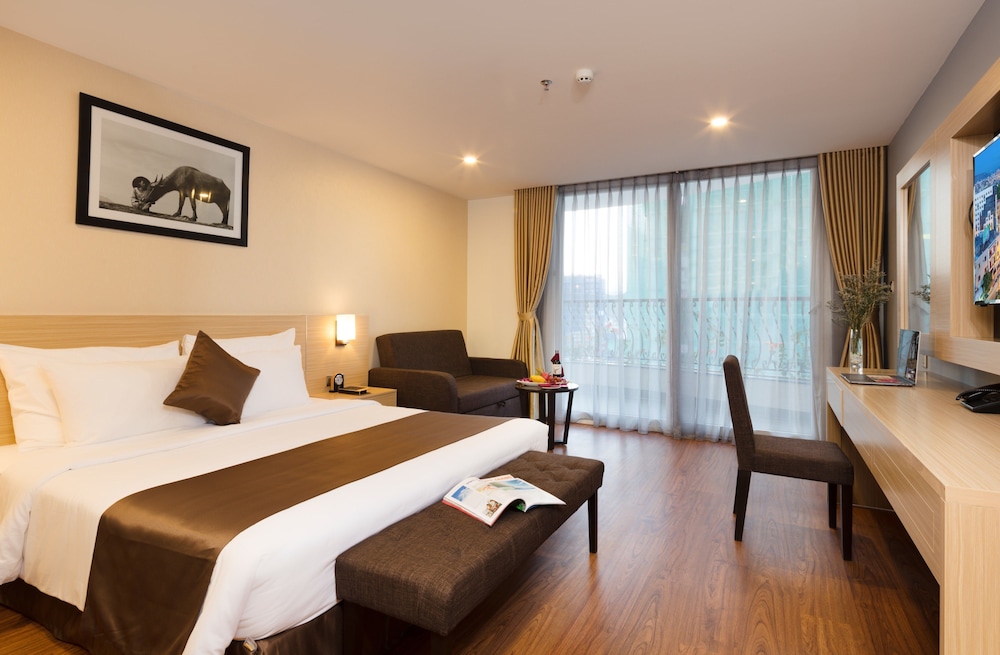 SENIOR, SUITE, DOUBLE OR TWIN BED, SEA VIEW, BALCONY