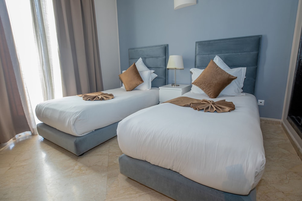 2 BEDROOMS, APARTMENT, POOL VIEW