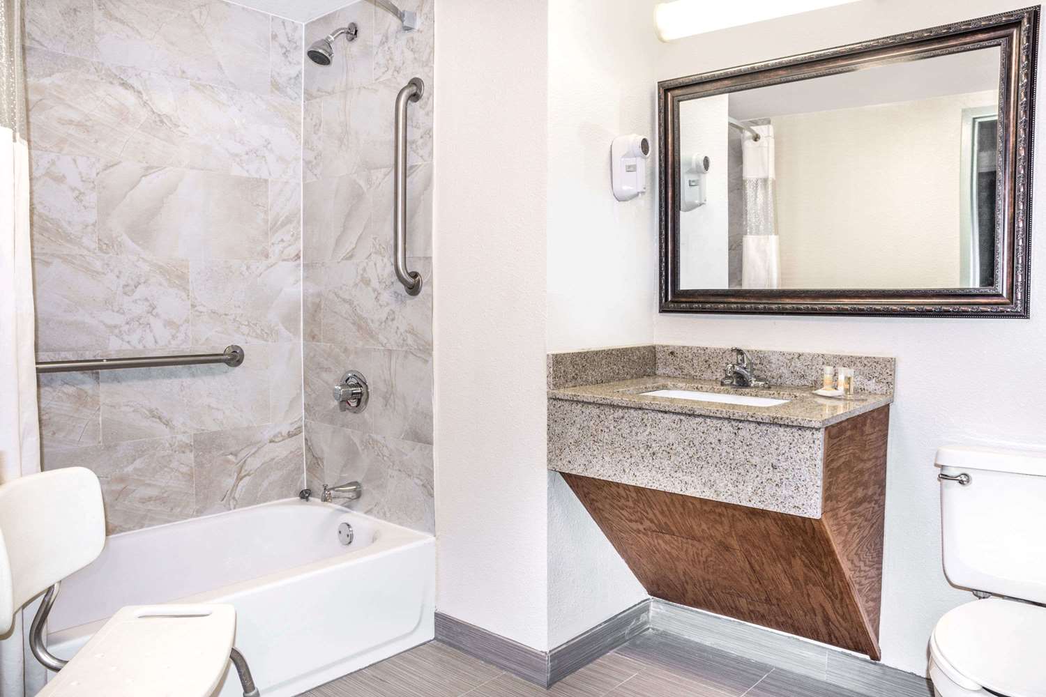 Days Inn By Wyndham Houston 5/5