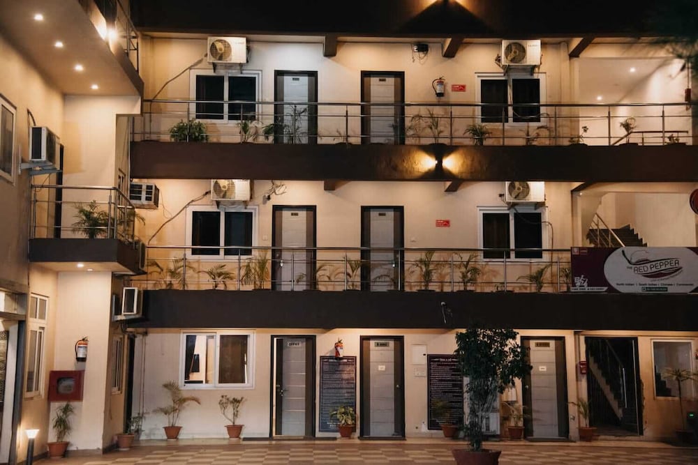 Hotel Maple Delite 1/18