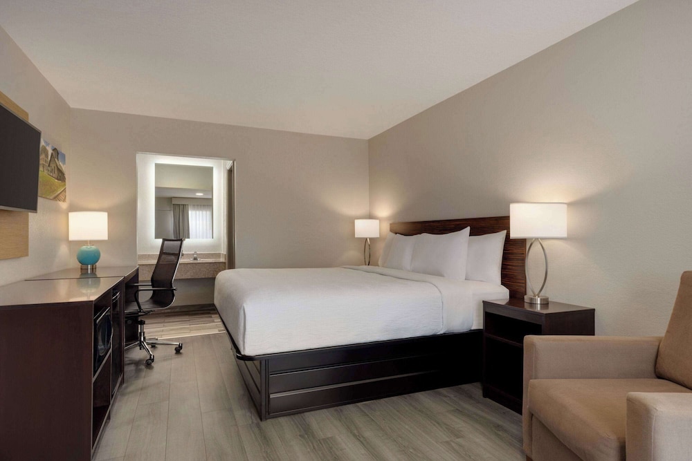 Baymont by Wyndham Emporia VA 15/39