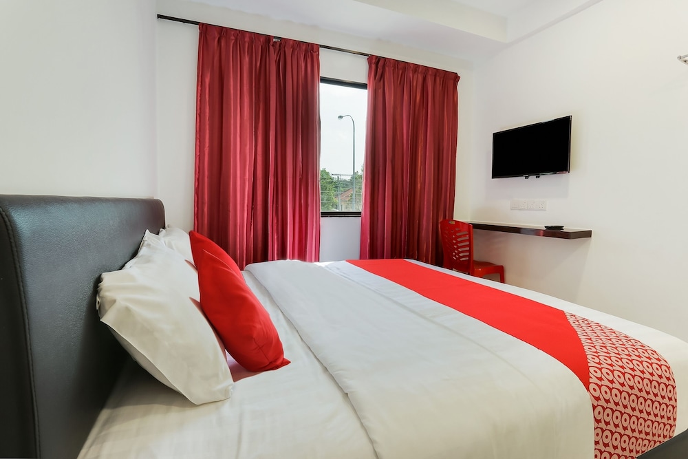 OYO 89495 Rich Hotel 10/17