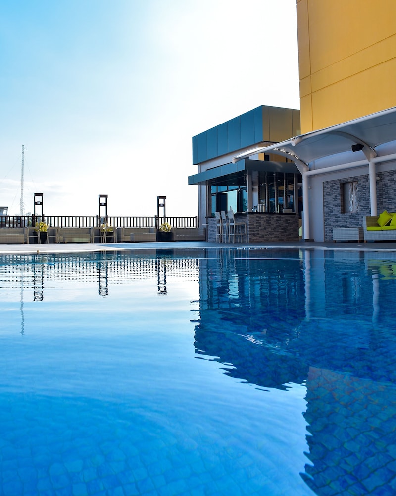 The Royal Mandaya Hotel 20/22