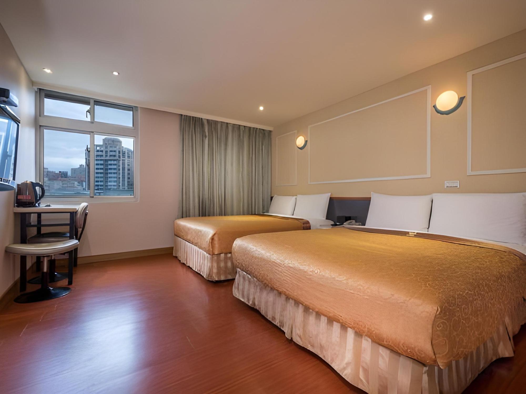 Long View Hotel 4/34