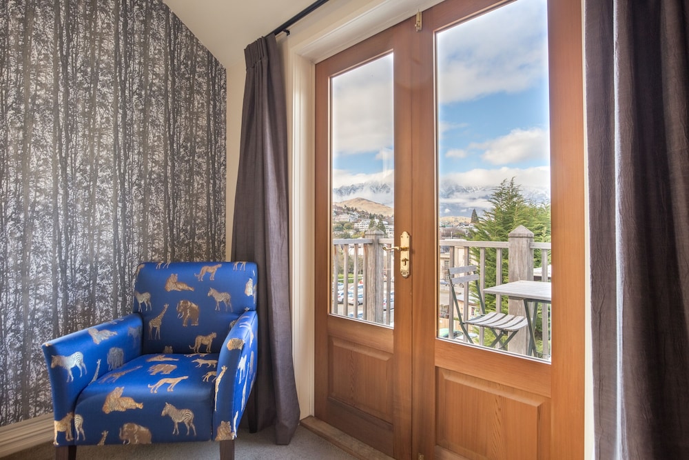 Dairy Private Luxury Hotel 65/81