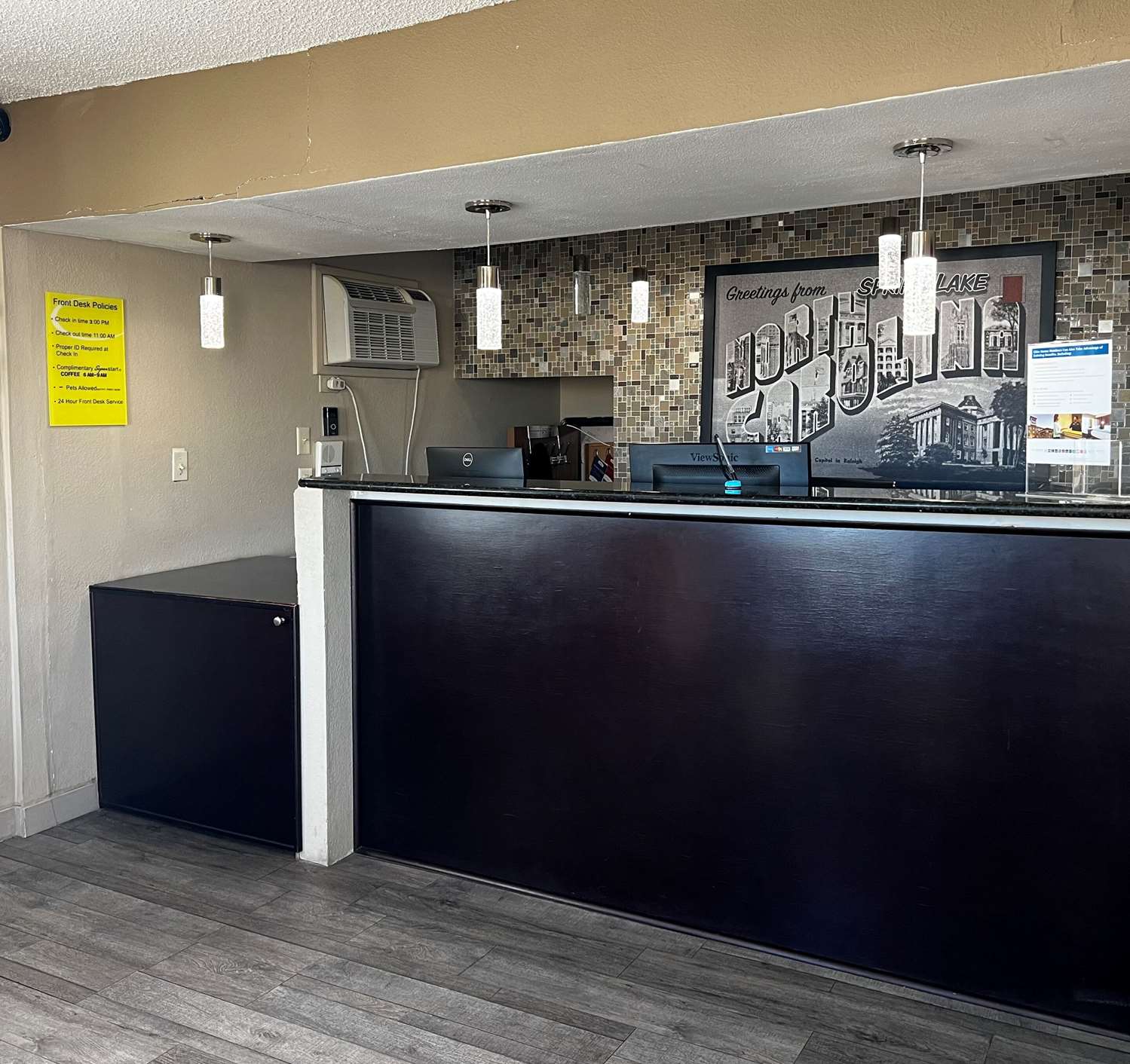 Econo Lodge Spring Lake near Fort Bragg 7/16