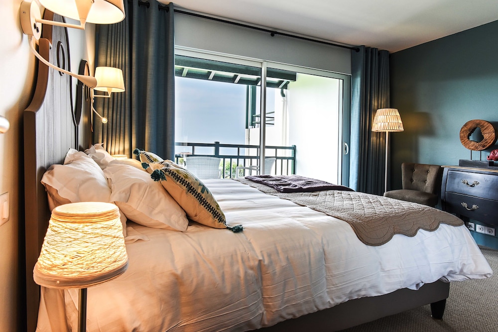 Hotel La Reserve 27/77
